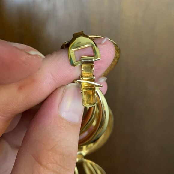 Gold Wreath Ornate Statement Necklace - Picture 5 of 9